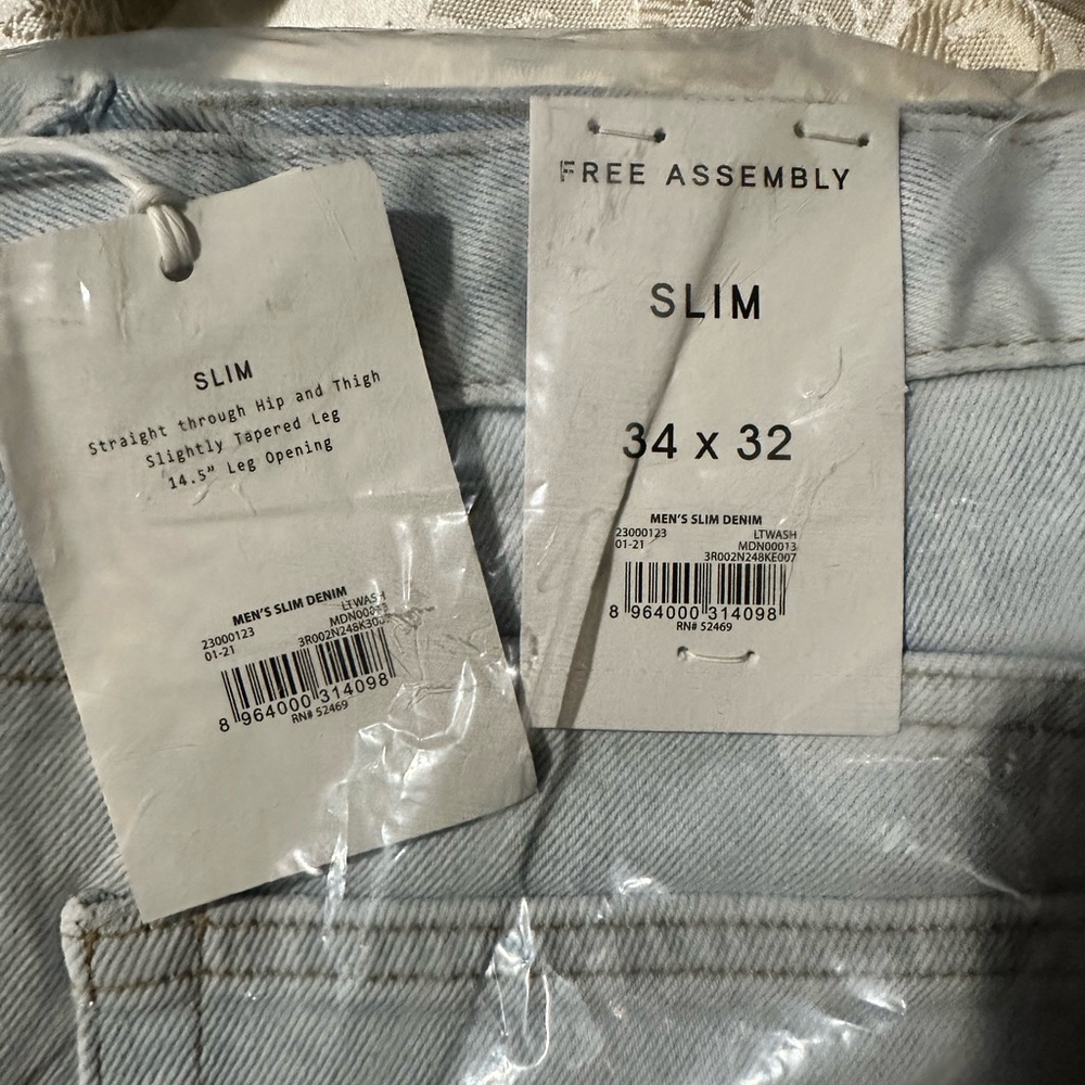 Free Assembly Slim Light Wash Jean 34 x 32